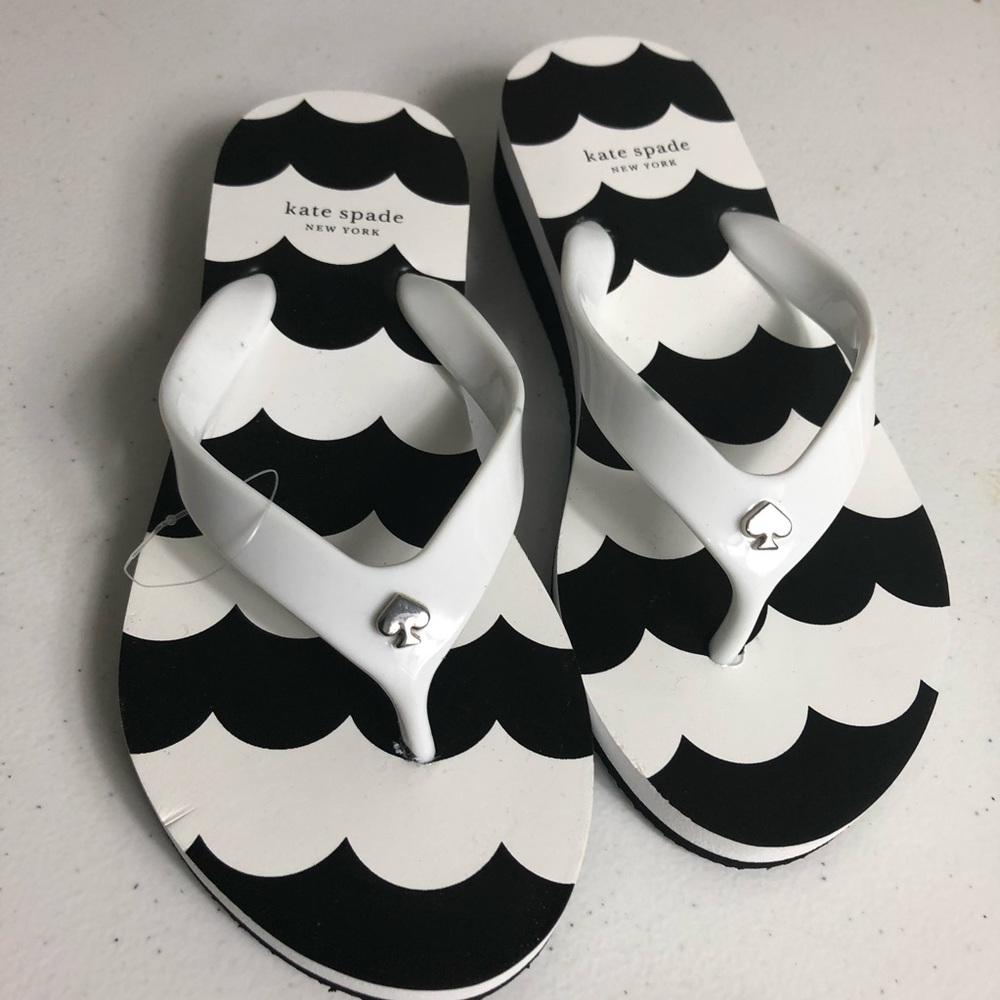 KATE SPADE NWT BLK& White Flip flops SIZE 5 - Picture 5 of 9